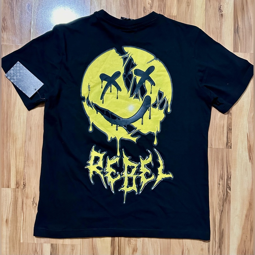Rebels Black and Yellow Smiley Graphic Tee NWT Size L